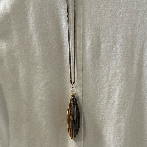 Gold and black feather shape chain dangling necklace - Picture 3 of 6